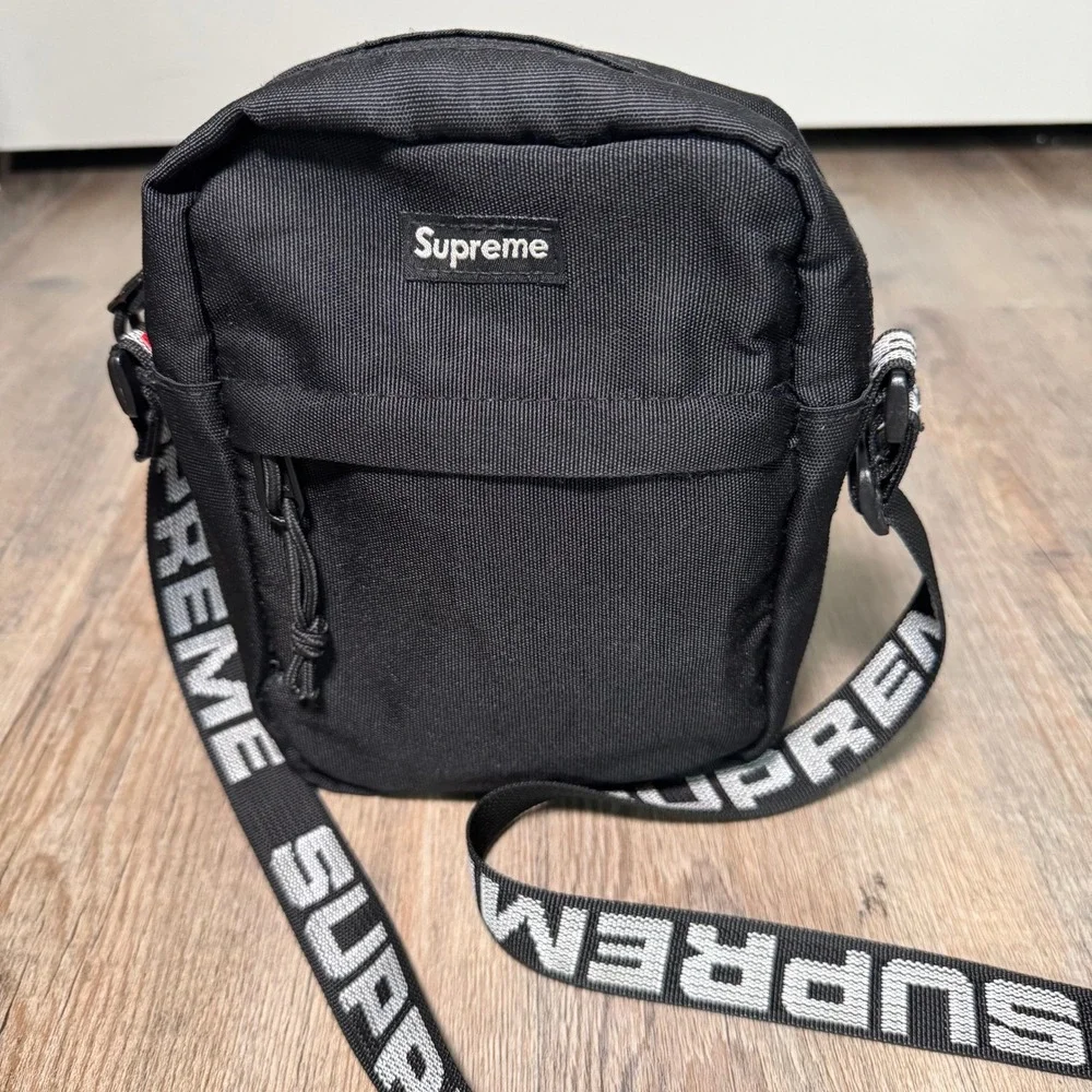 Supreme SS18 Shoulder Bag Black Cordura Logo Crossbody Streetwear Accessory